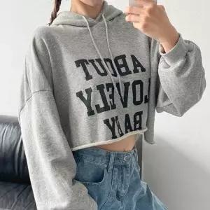 [다잇템] 여자 스트릿 필기체 봄옷 크롭후드티 벌룬 돌돌 티셔츠_24492502_588872