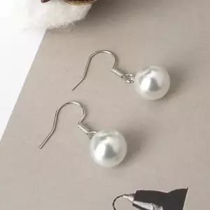 [다잇템] 여자 클래식 드롭 진주 여성스러운 골져스 귀걸이_24492333_588872