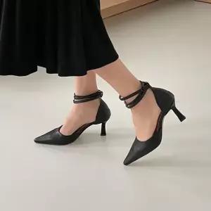 슬링백 스틸레토 스트랩라인 라인 하이굽 7cm 구두 스틸레토구두 뾰족구두 하이힐
