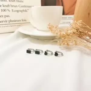 원포인트 귀걸이 블랙 패션귀걸이 링귀걸이 미니귀걸이 피어싱