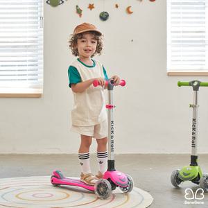 베네베네 킥앤롤 광폭 LED 접이식 유아 아기 킥보드 스쿠터
