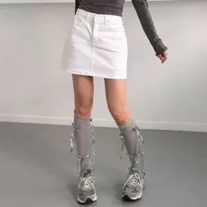 [하프클럽/셀러허브_여성트랜드패션]여자 검정색 흰색 A라인 속바지 미니스