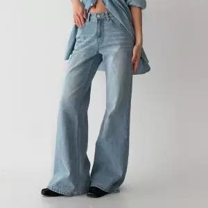 [하프클럽/셀러허브_여성트랜드패션]여자 로우라이즈 세미와이드 연청 스