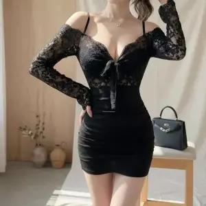 [하프클럽/셀러허브_여성트랜드패션]여성 레이스 오프숄더 슬림 미니 드레