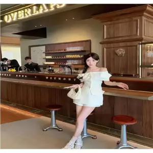 밴널스샵 투피스 여성용 정장세트 크림 세트 일자 숄더 톱+하이웨스트 반바지 HO1