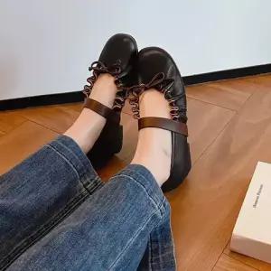 SMK 봄 여성신발 힐펌프스 스트랩힐 소프트 셔링 양가죽 배색 메리제인슈즈 슈즈 속굽 라운드 토 펌프스 JE