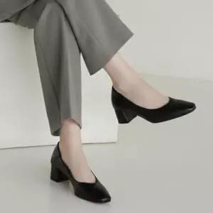 [라일리] Rly 여성 정장 직장인 스틸레토 레더 뮬 로우굽 펌프