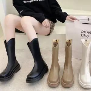 여성 통굽 미들 부츠 블랙