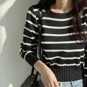 [의류] 단가라 여성단가라니트 스트라이프티셔츠 줄무늬티셔츠단가라티 데일리티셔츠