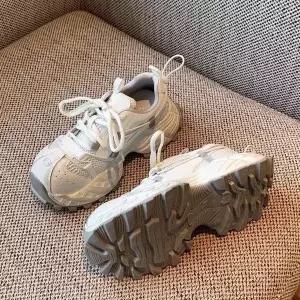 여성용 가벼운 러닝화 에나멜 슈즈 통기성 통굽 아쿠아망 운동화 admr5