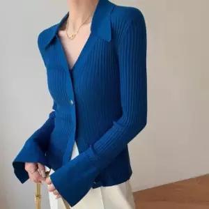 [의류] 슬림핏 페미닌 티셔츠 브이넥 패션니트티 여성니트 봄가을니트티 롱니트티