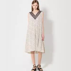 [오조크][오조크(OZOC)] 티셔츠 레이어드옵션 넥 레이스 롱원피스 (택가격 199000원)