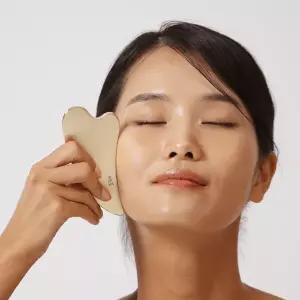 [롯데백화점]놋담 유기 하트 괄사 마사지기+누빔저고리