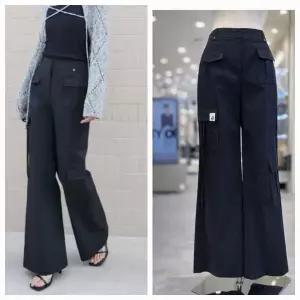 [에고이스트]아웃포켓 포인트 끈장식 세미 부츠컷 팬츠 ES2WP862_DG (ER2WP362)