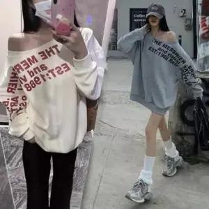 [의류] 더이스트티 박시 맨투맨 언발 반오프 레터링 꾸안꾸