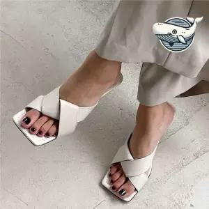 여름 데일리 스타일 슬리퍼 고급스러운 꼬임 여성슬리퍼 여름슬리퍼 발편한슬리퍼