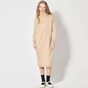 [오조크][오조크(OZOC)] 터틀넥 트임 니트 원피스 (택가격 124000원)