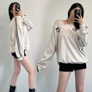 슬로우오프숄더티 맨투맨 스트라이프 프린트 긴팔박시