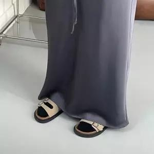 [에이치플러스몰]버클스트랩 라운드토 쿠션아웃솔 컴포트 스트랩 슬리퍼 6SS