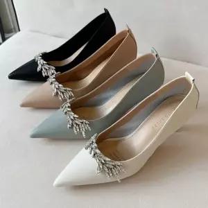 잎새 슬링백 우아한 소가죽 하이힐 슈즈 세련된 5FWY 장식 포인트