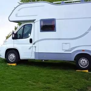 (색상 1p)캠핑 여행 차박 자동차 차량 다용도 멀티 방지턱 카라반 트레일러 고임목 캠핑카 용품 소품 일상