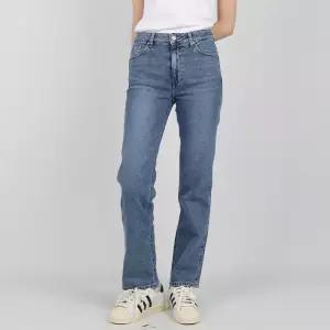 [게스]게스 여성 청바지 스트레이트 미디엄블루 YP1D6050