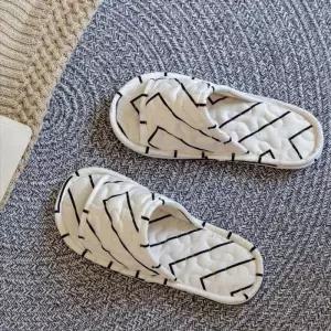 층간소음 남녀 공용 슬리퍼 실내 퀼트 거실화 방지