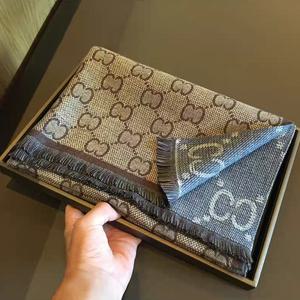 여성을위한 고급스러운 캐시미어 모조 스카프 가을 겨울 새로운 스타일 문자 CC 대형 브랜드 같은 색상 스카프 다목적 모직 숄