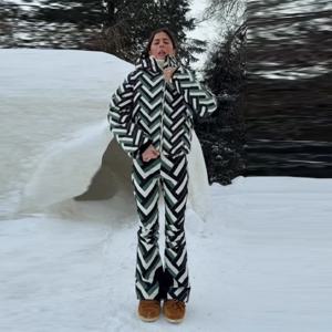 여성용 트렌디 카모플라주 스트라이프 스노우 스포츠웨어 방수 스키 점프수트 따뜻한 바지 2026년 신상 우아한 스키 후드 두꺼운 아우터웨어