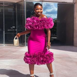 우아한 핑크 벨벳 프릴 원피스, 오프숄더 디자인, 공식 이벤트, 이브닝 파티, 특별 행사 등에 적합