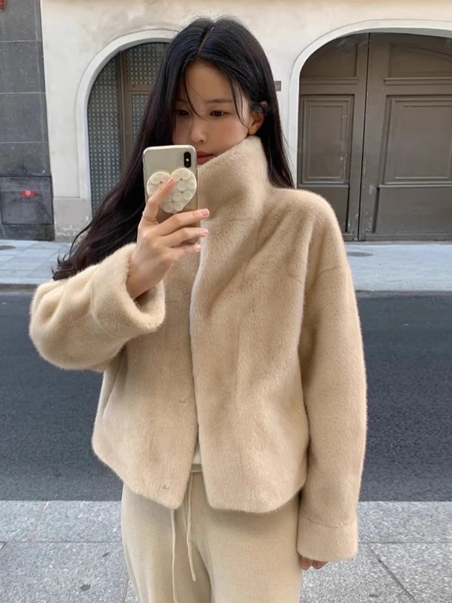 고급스러운 인조 모피 재킷 여성용 따뜻한 스타일리시한 한국 스타일 미니어처 코튼 의류 겨울 신상품 라이트 럭셔리 스타일