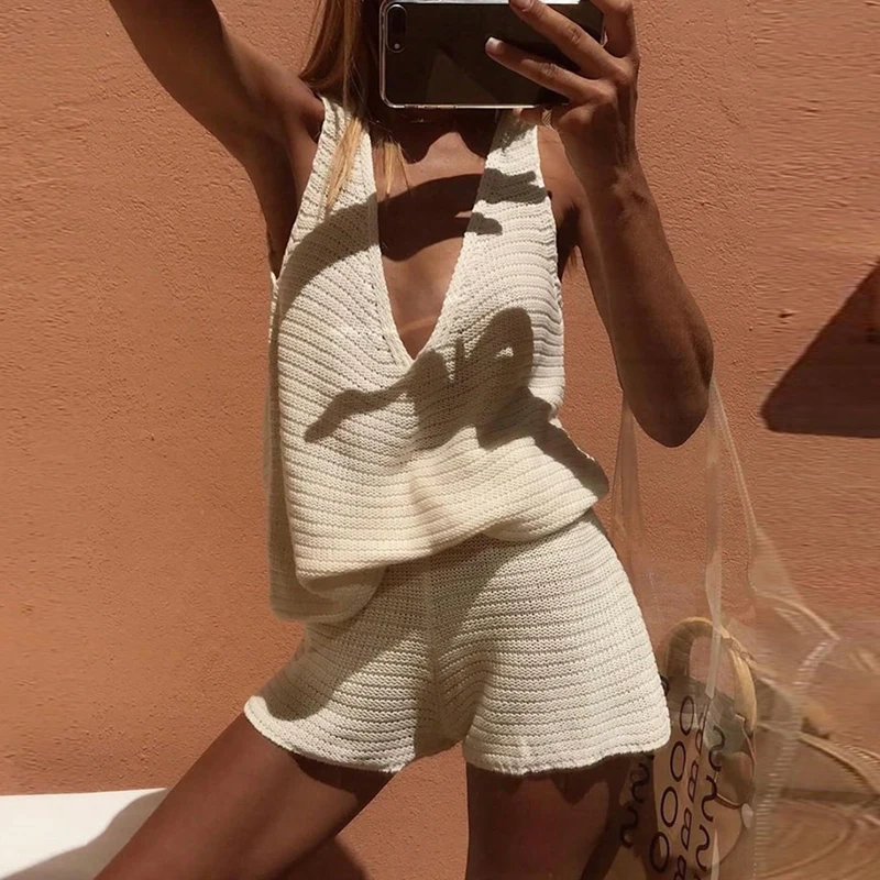 여성용 브이넥 민소매 탑과 반바지 2피스 세트 봄 여름 홀로우 니트 비치 슈트 심플 솔리드 컬러 캐주얼 루즈핏 의상