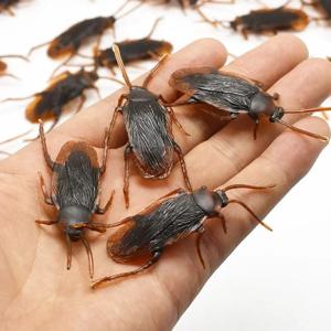 할로윈 가제트 플라스틱 바퀴벌레 농담 장식 소품 고무 장난감 개그 실용 농담 장난감 플라스틱 버그 바퀴벌레