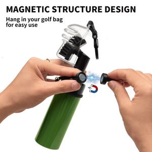 리테이너 클립과 스퀴즈 물병이 포함된 프로 골프 클럽 브러시 클리너 7.5인치는 4온스의 물을 보유하고 있습니다. 필수 골프 액세서리