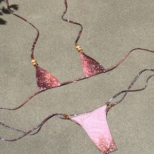 2025 여성용 투피스 수영복 핑크 마블 패턴 비즈 스트랩 비치웨어 및 수영장 파티 여름 휴가에 적합