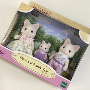 정품 실바니안 가족 애니메이션 피규어 Calico Critters 세트 꽃 고양이 초콜릿 토끼 코끼리 팬더 가족 트리오 선물 선물