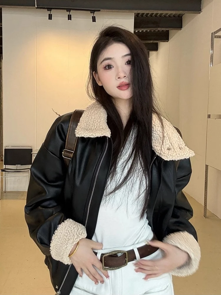 제니 블랙 램퍼 칼라 바이커 재킷 여성용 가을 겨울 두꺼운 PU 가죽 재킷 일체형 퍼 칼라 디자인