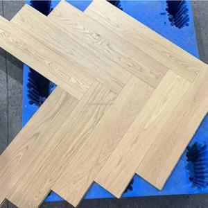 맞춤형 오크 엔지니어드 우드 플로어 ABC 등급 내추럴 헤링본 모던 미니멀리스트 스타일 원목 바닥재