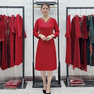 엘리 아세테이트 드레스 웨딩 어머니들을 위한 가을 패셔너블한 큰 사이즈 중년 여성용 V넥 미디 길이 드레스