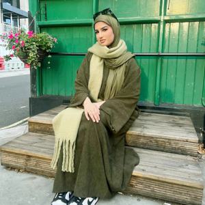 2025 새로운 도착 터키 두바이 이슬람 겨울 Abaya 코듀로이 여성 폐쇄 Abaya 느슨한 매일 착용 이슬람 긴 겨울 드레스