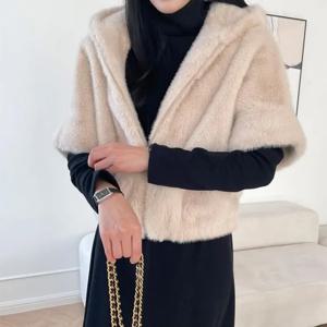 한국 스타일 반팔 인조 모피 코트 모자 포함 밍크 퍼 조끼 여성용 아우터 폴리에스터 섬유 스탠다드 핏 겨울 재킷
