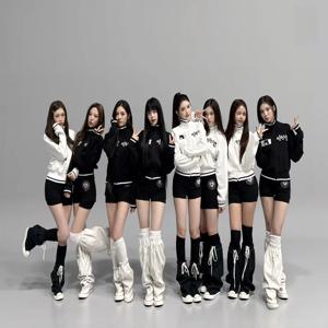 Hearts2Hearts 애니메이션 프린트 컬러 블록 스웨트셔츠 레깅스 재킷 세트 여성 패션 가을 컬렉션 브랜드 없음