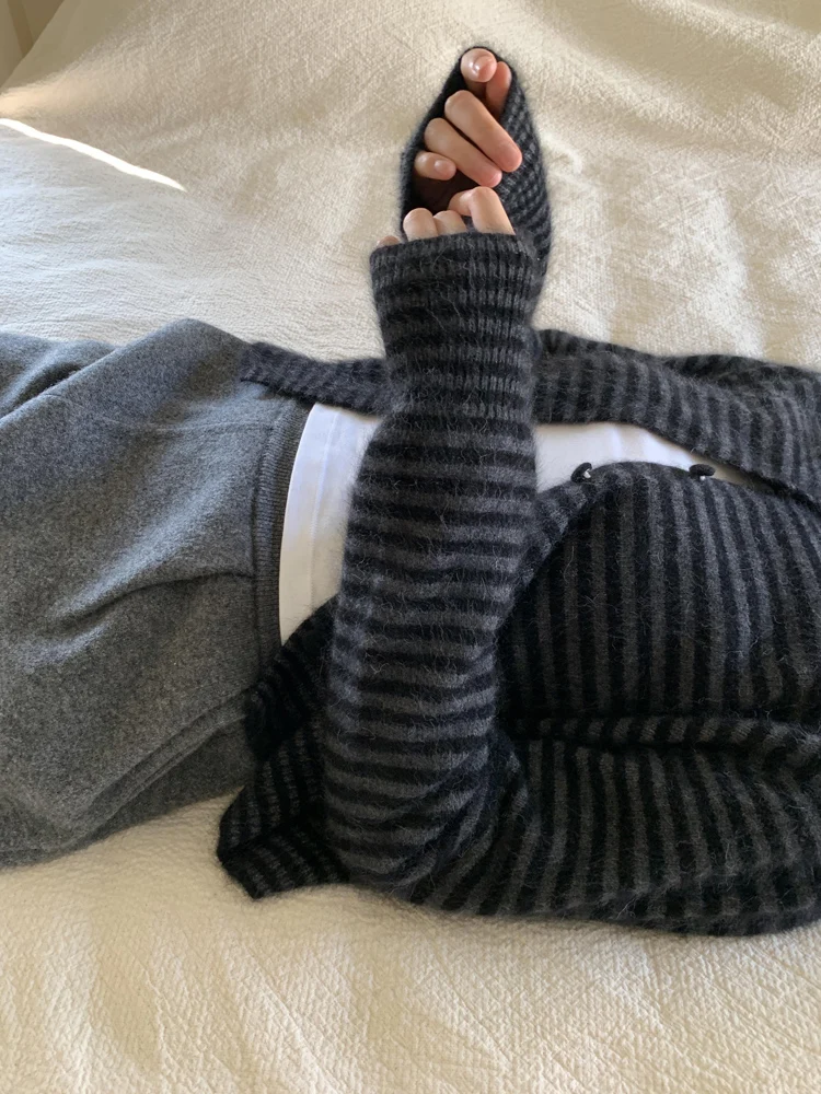 짧은 니트 스웨터 여성용 블랙 그레이 컬러 블록 한국 스타일 루즈핏 가디건 코트 봄 가을 시즌 패션 트렌드