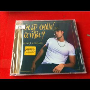CD파커 맥콜럼 골드 체인 카우보이는 농촌 감성의 이야기와 대중적인 멜로디 텍스처를 모두 가지고 있다. 컨트리 팝