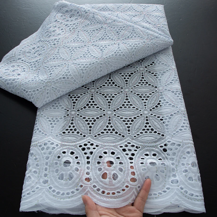 흰색 드라이 코튼 레이스 원단 고품질 2025 자수 5야드 아프리카 레이스 원단 나이지리아 여성용 웨딩 드레스 재봉 4494