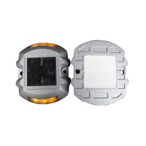 모션 센서가 장착된 스마트 태양광 도로 스터드 - 차도/주차장용 IP68 방수 8개의 LED 자동 조광 경고등