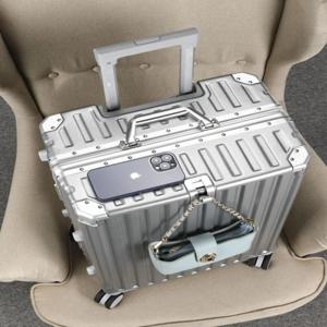 새로운 다기능 대용량 여행용 가방 알루미늄 프레임 비밀번호 잠금장치 남녀 학생용 롤러 캐리어