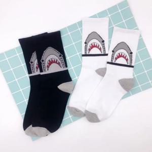 1 쌍 패션 힙합 양말 남성 긴 양말 만화 힙합 거리 스포츠 스케이트 보드 블랙 화이트 승무원 양말 거리 패션 선물