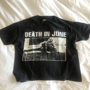 American 90s Remake Death June Band 레트로 스타일 블랙 티셔츠 여름 새로운 레트로 패션 남성 및 여성 streetwear