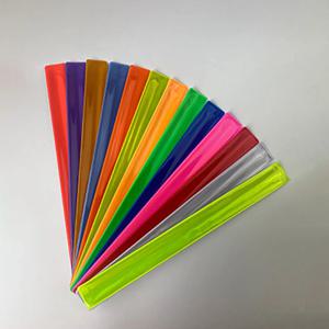 반사 손목 밴드 슬랩 밴드 팔찌 남자 여자를위한 선물 Kifds 반사판 완장 야간 달리기 사이클링 스포츠 안전